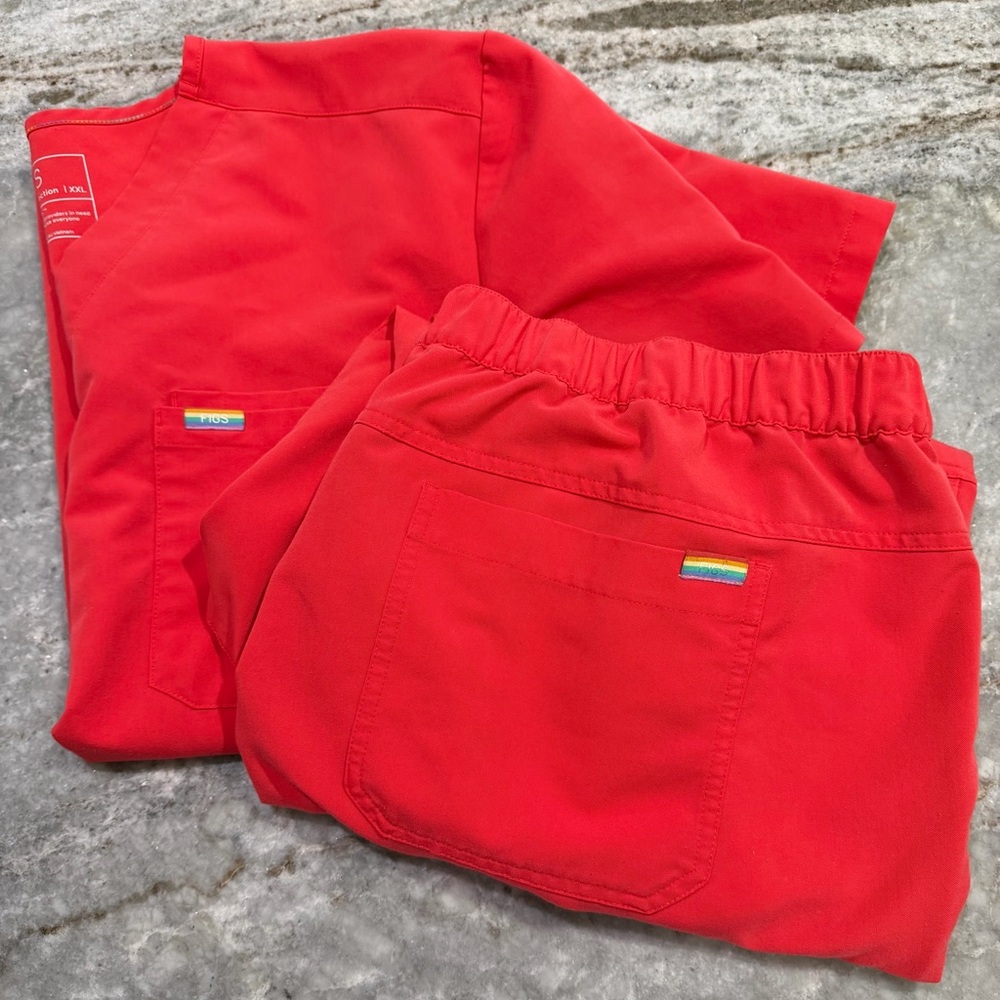 FIGS scrubs set